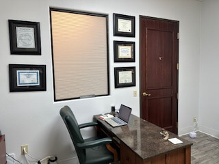 Vegas desk | dbt in las vegas, nv | online dbt therapist | dbt skills group | Las Vegas, NV | Boulder City | Enterprise | Sunrise Manor A desk inside Integrative Path Therapy’s office in Las Vegas, NV. Ready to work on DBT skills in Las Vegas, NV? Join a therapy group today to get expert guidance and support from other individuals on a similar journey.